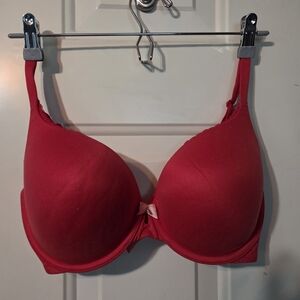Victoria's Secret Red Molded T-Shirt Bra with Center Bow